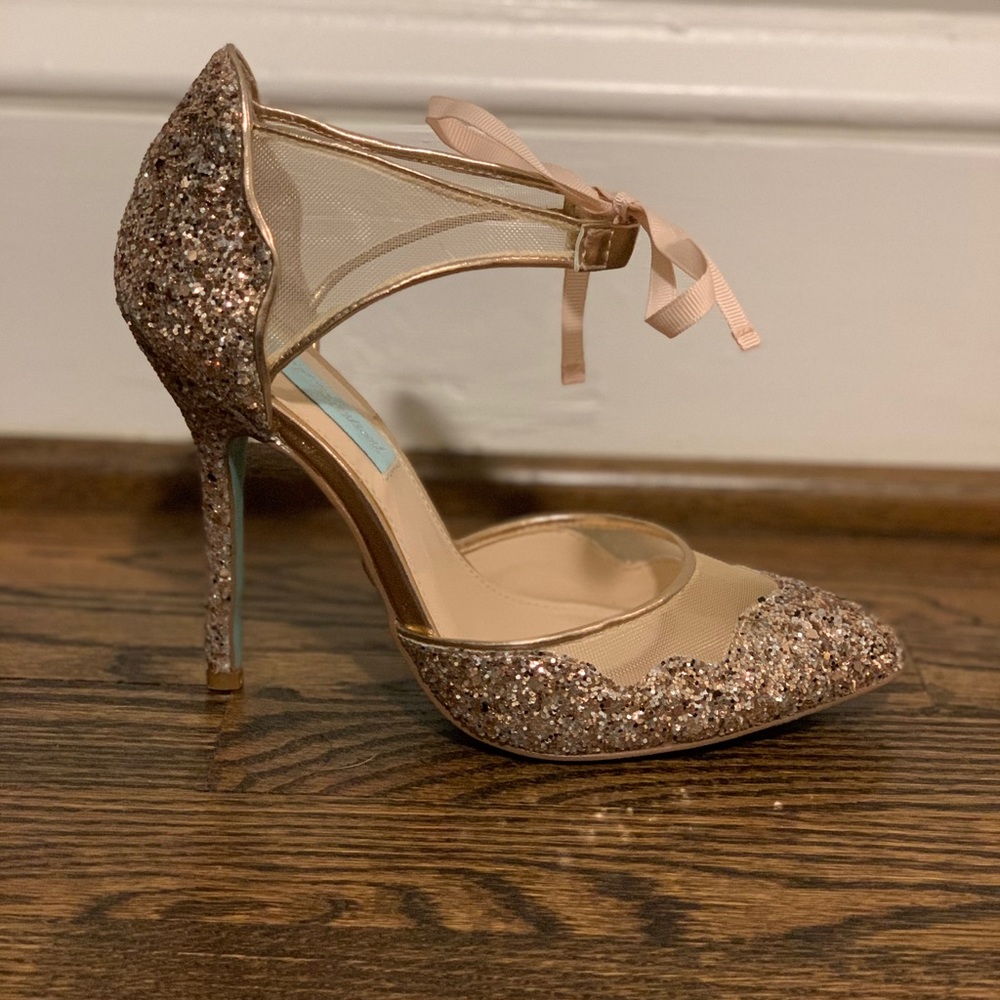 Betsey Johnson Stela pump